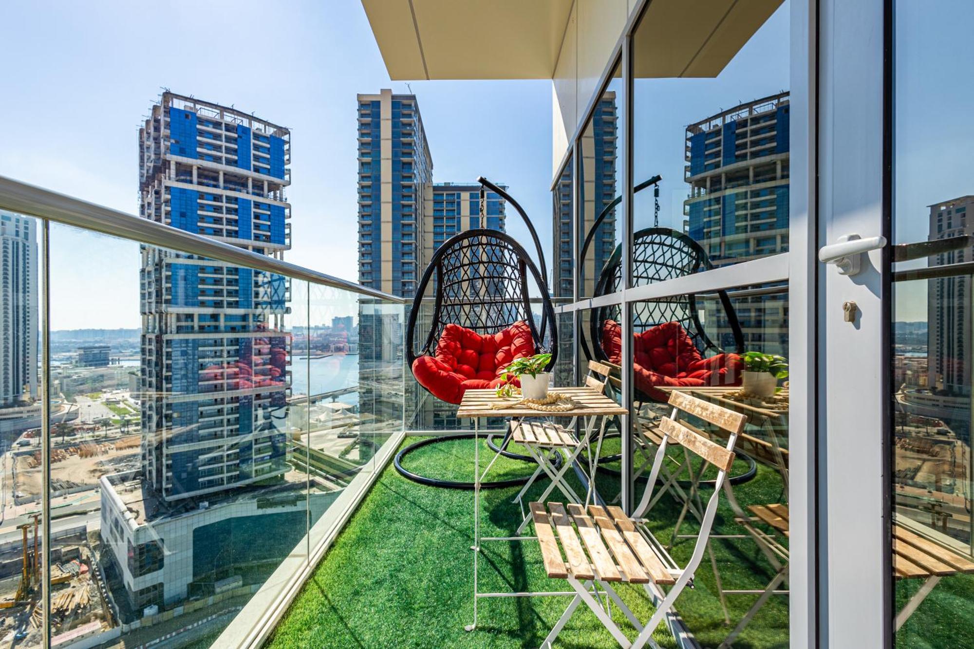 Vibrant Apartment